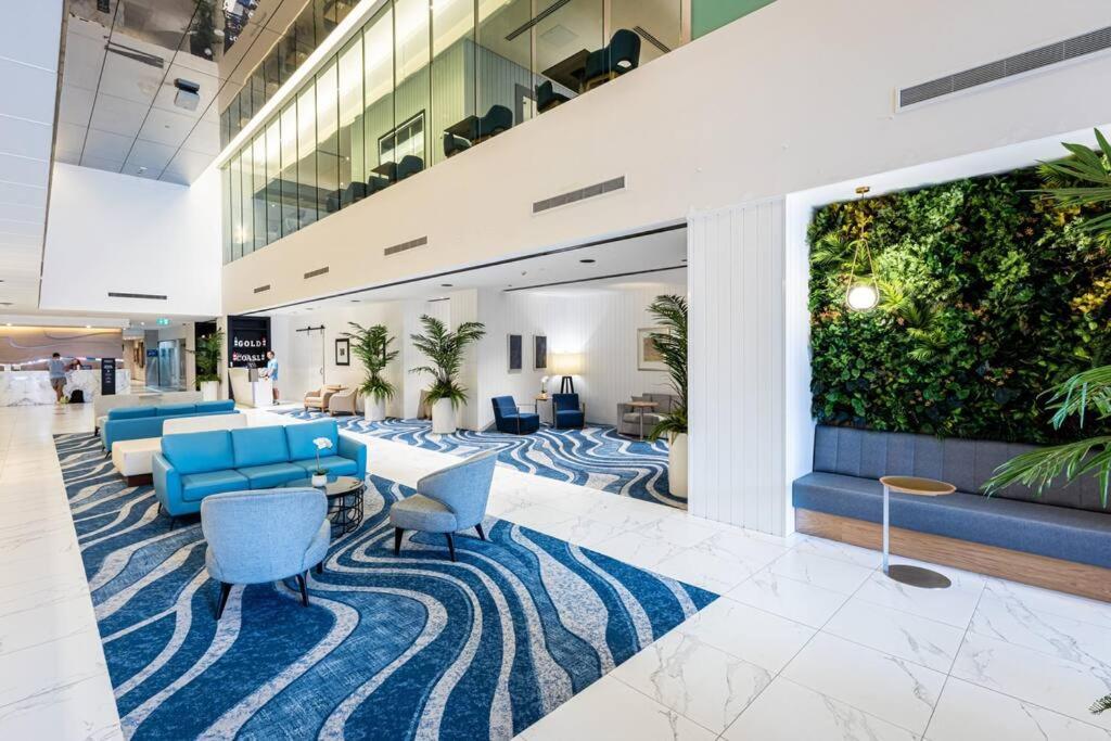 270° Panoramic Hilton Living * Gold Coast